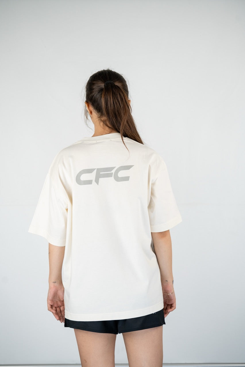 CFC Oversize T-Shirt – Rahatlıkla Güçlü Duruşun Buluşması (Beyaz)